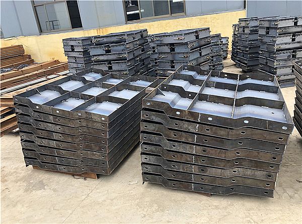 現(xiàn)澆防撞墻模具_簡介