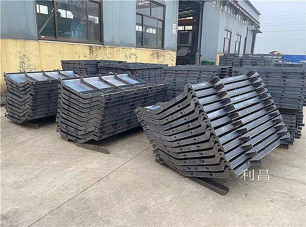 高速公路護(hù)欄模板