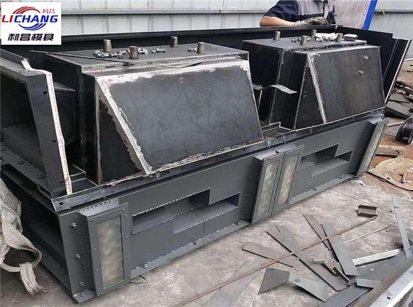 植草式生態(tài)護坡模具
