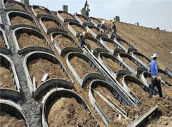 拱形骨架護坡模具的施工方案與介紹