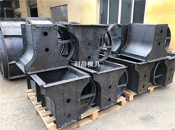 公路隔離墩模具圖片及簡介
