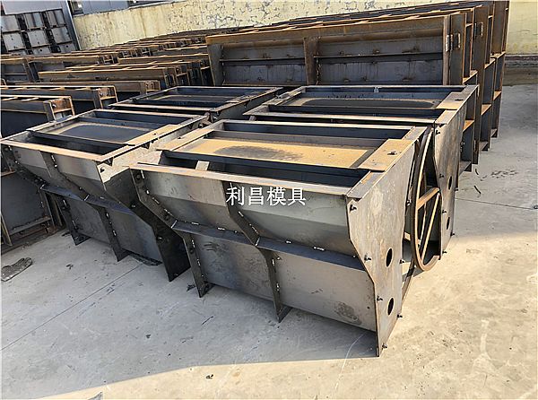 公路隔離墩模具圖片及簡介