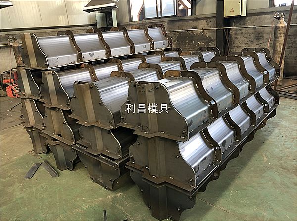 中央隔離墩模具 這些知識(shí)需要了解！
